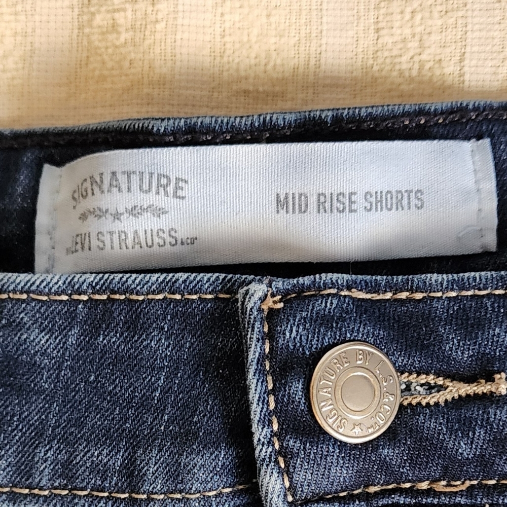 Size 12 Levi Strauss Denim Shorts - Picture 3 of 6